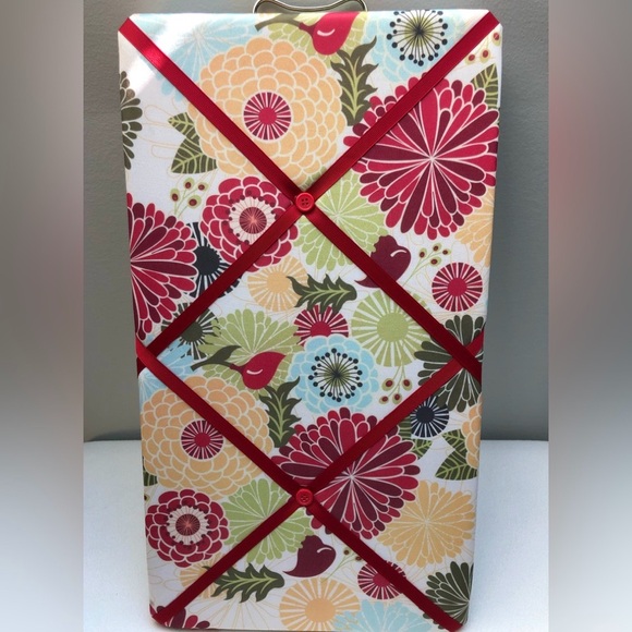 Retro Floral Padded Inspirational Display Bulletin Board - Picture 3 of 9